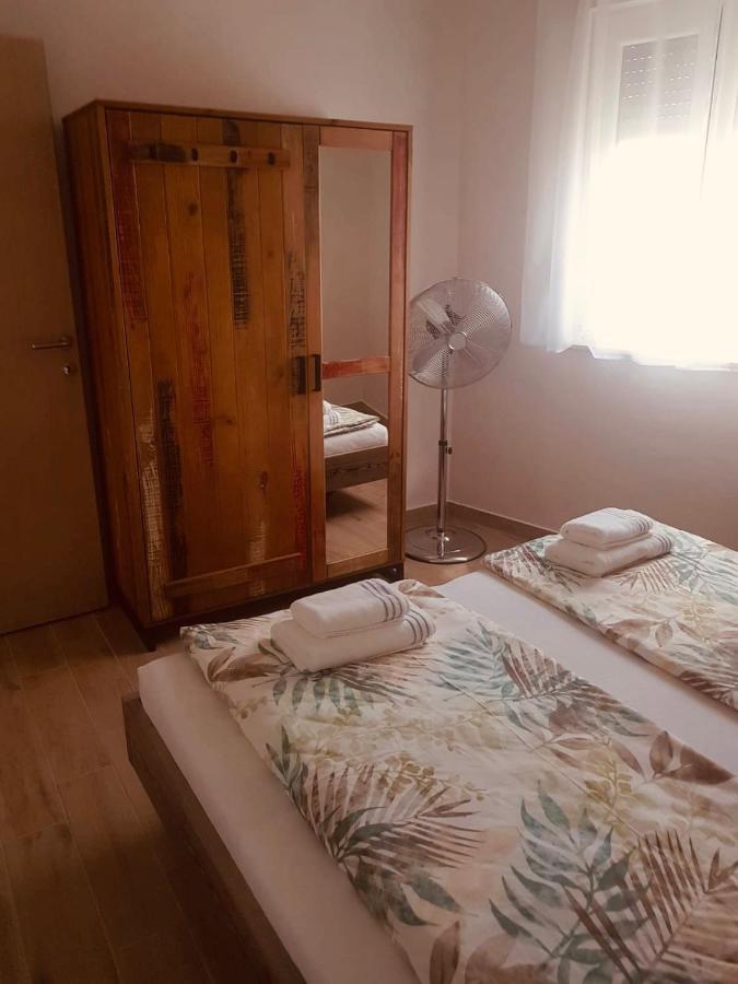 Apartmani Tin Starigrad Paklenica Luaran gambar