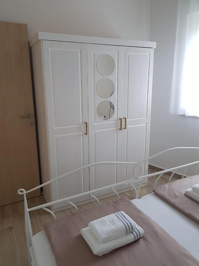 Apartmani Tin Starigrad Paklenica Luaran gambar